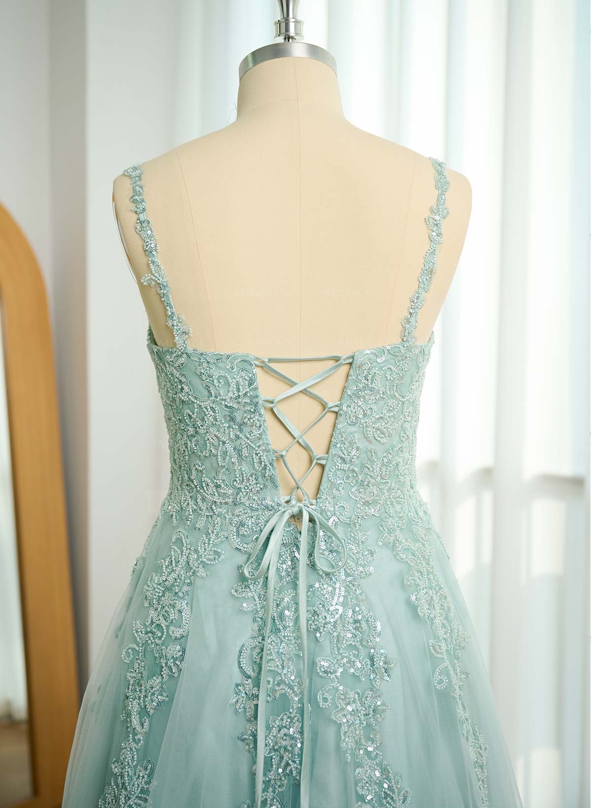 Modest A-Line V-Neck Lace Applique Satin/Tulle Prom Dresses With High Split