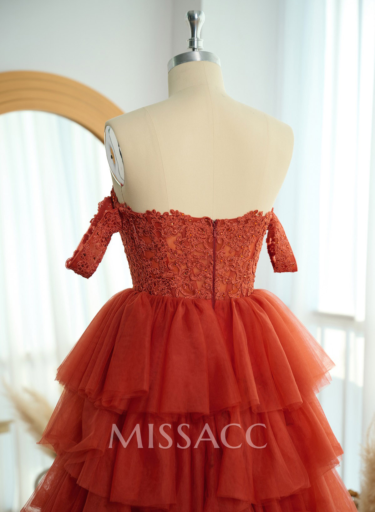 Elegant Off-The-Shoulder A-Line Sweep Train Tulle Prom Dresses With Lace