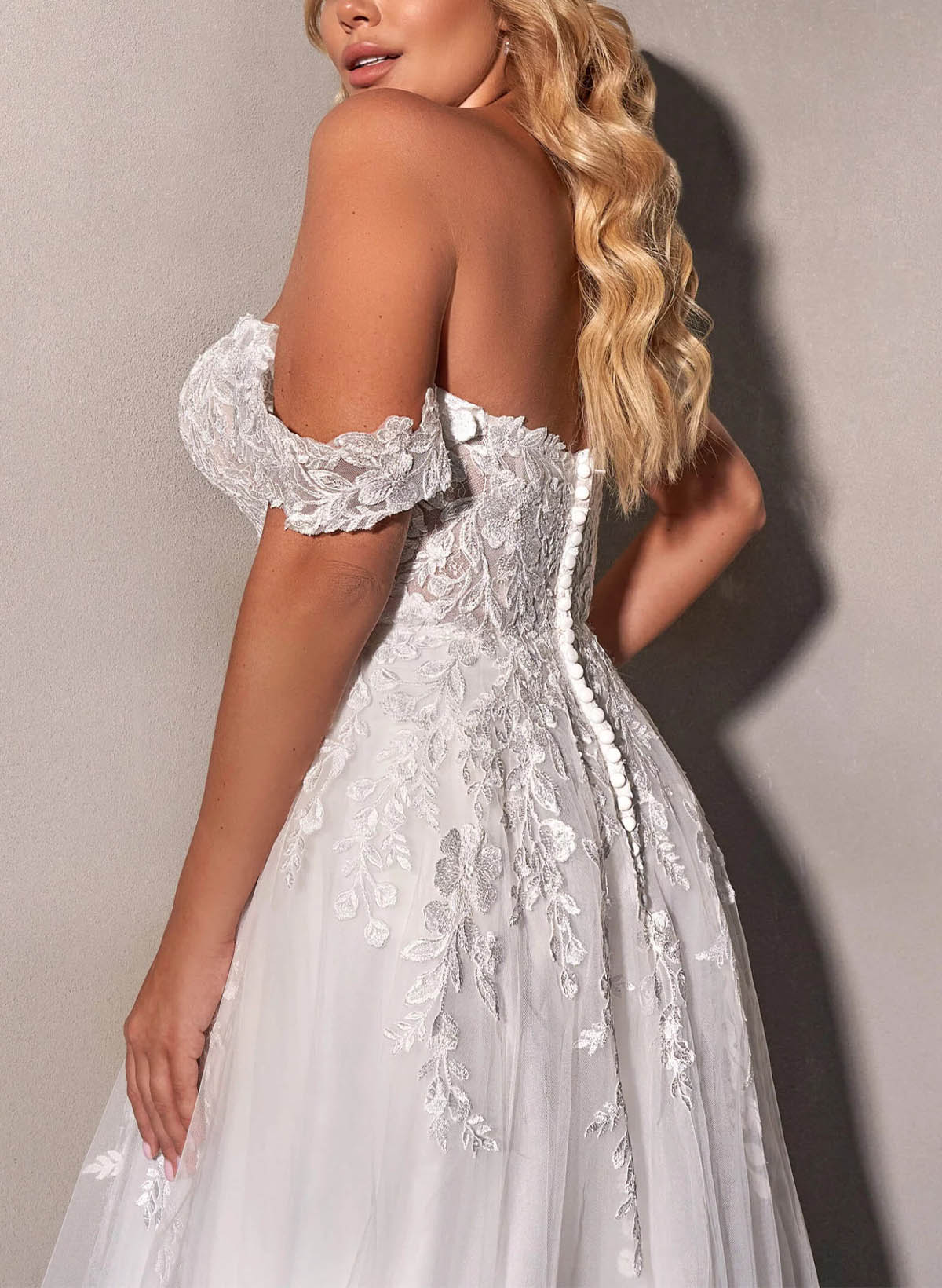 Exquisite A-Line Off-The-Shoulder Lace Tulle Wedding Desses With Lace Applique