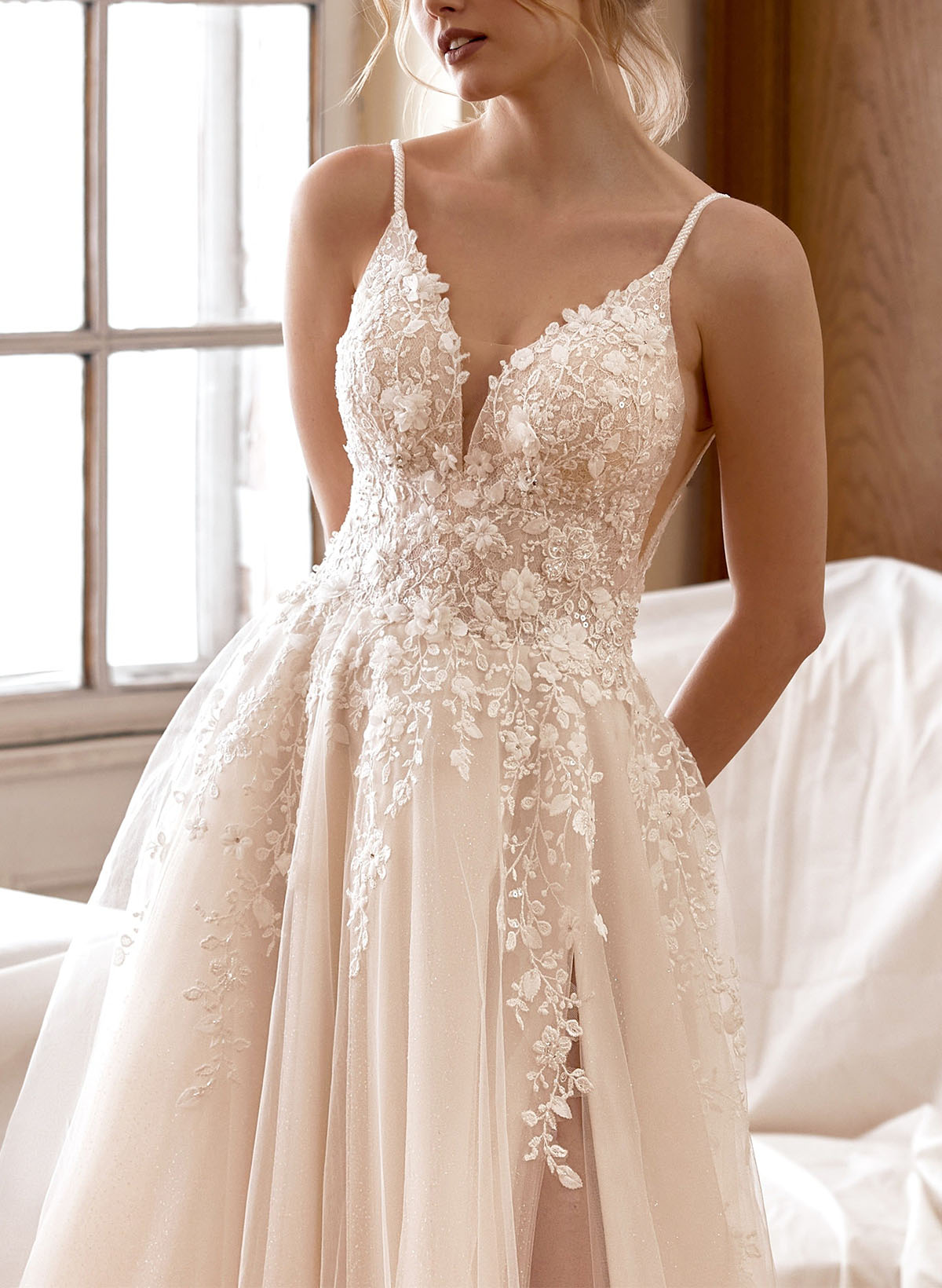 Free-Spirited A-Line V-Neck Floral Lace Tulle Wedding Dresses With High Split