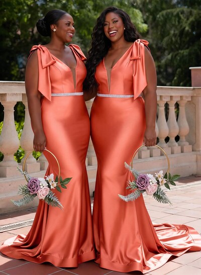 Fishtail/Mermaid Plunge Neck Sleeveless Charmeuse Bridesmaid Dresses With Sweep Train
