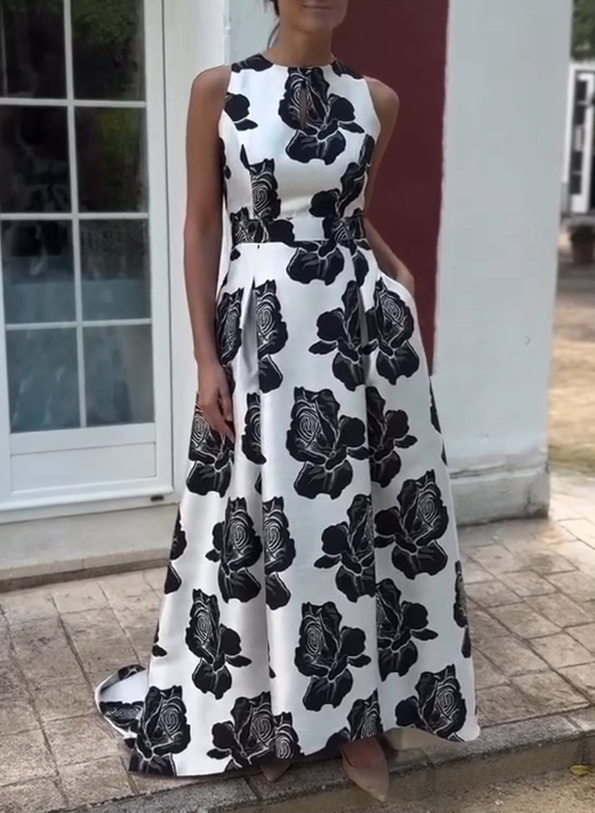 Elegant Scoop Neck Sleeveless A-Line Asymmetrical Length Satin Evening Dresses With Pockets/Flower(s)