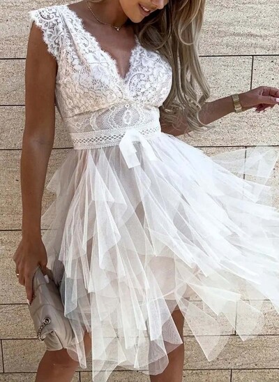 V-Neck Sleeveless A-Line Knee-Length Lace/Tulle Homecoming Dresses With Ruffle