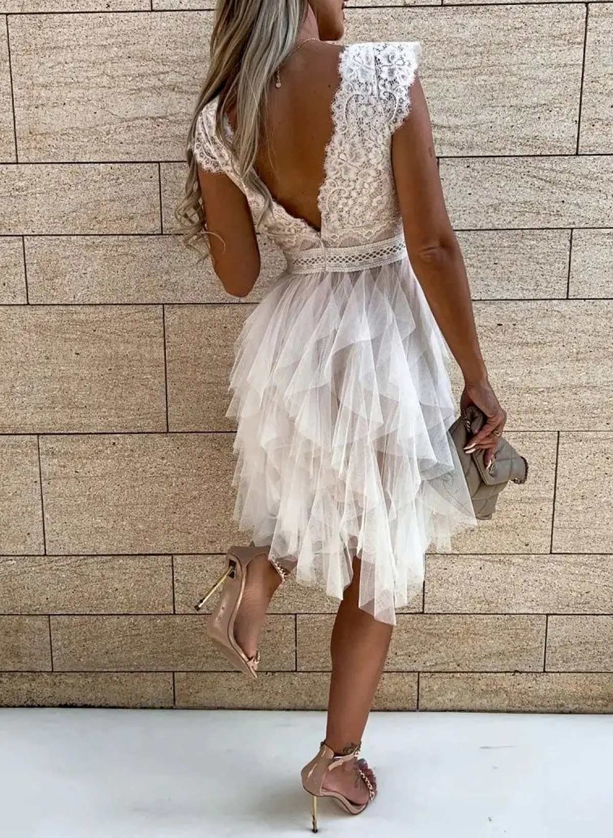 V-Neck Sleeveless A-Line Knee-Length Lace/Tulle Homecoming Dresses With Ruffle