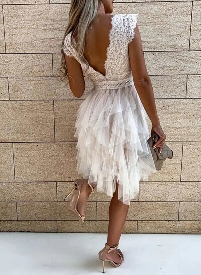 V-Neck Sleeveless A-Line Knee-Length Lace/Tulle Homecoming Dresses With Ruffle