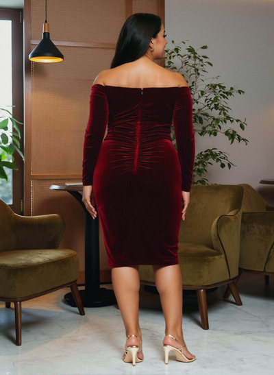 Sheath/Column Off-The-Shoulder Knee-Length Velvet(Medium Stretch) Mother Of The Bride Dresses