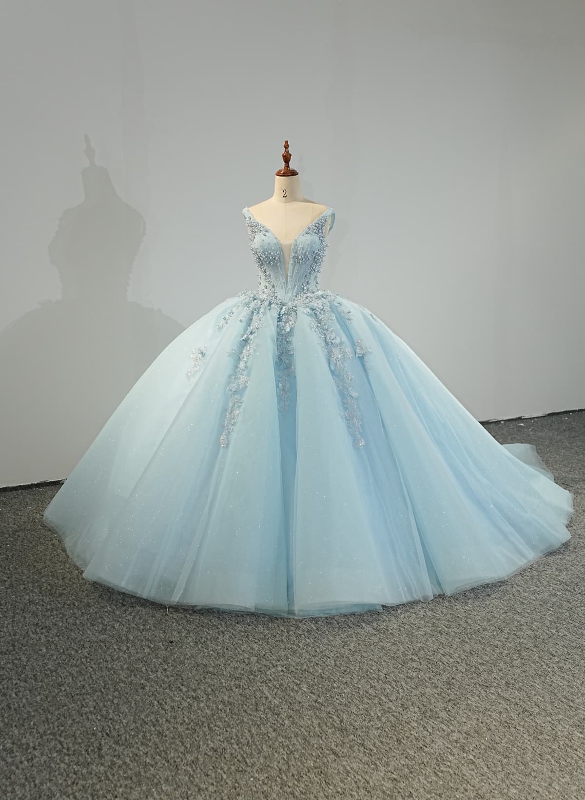 Ball-Gown Plunge Neck Sleeveless Chapel Train Tulle Prom Dress With Beading/Lace