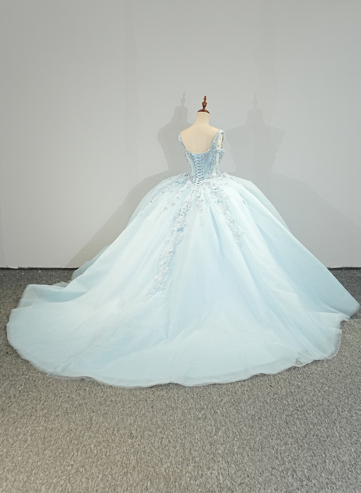 Ball-Gown Plunge Neck Sleeveless Chapel Train Tulle Prom Dress With Beading/Lace
