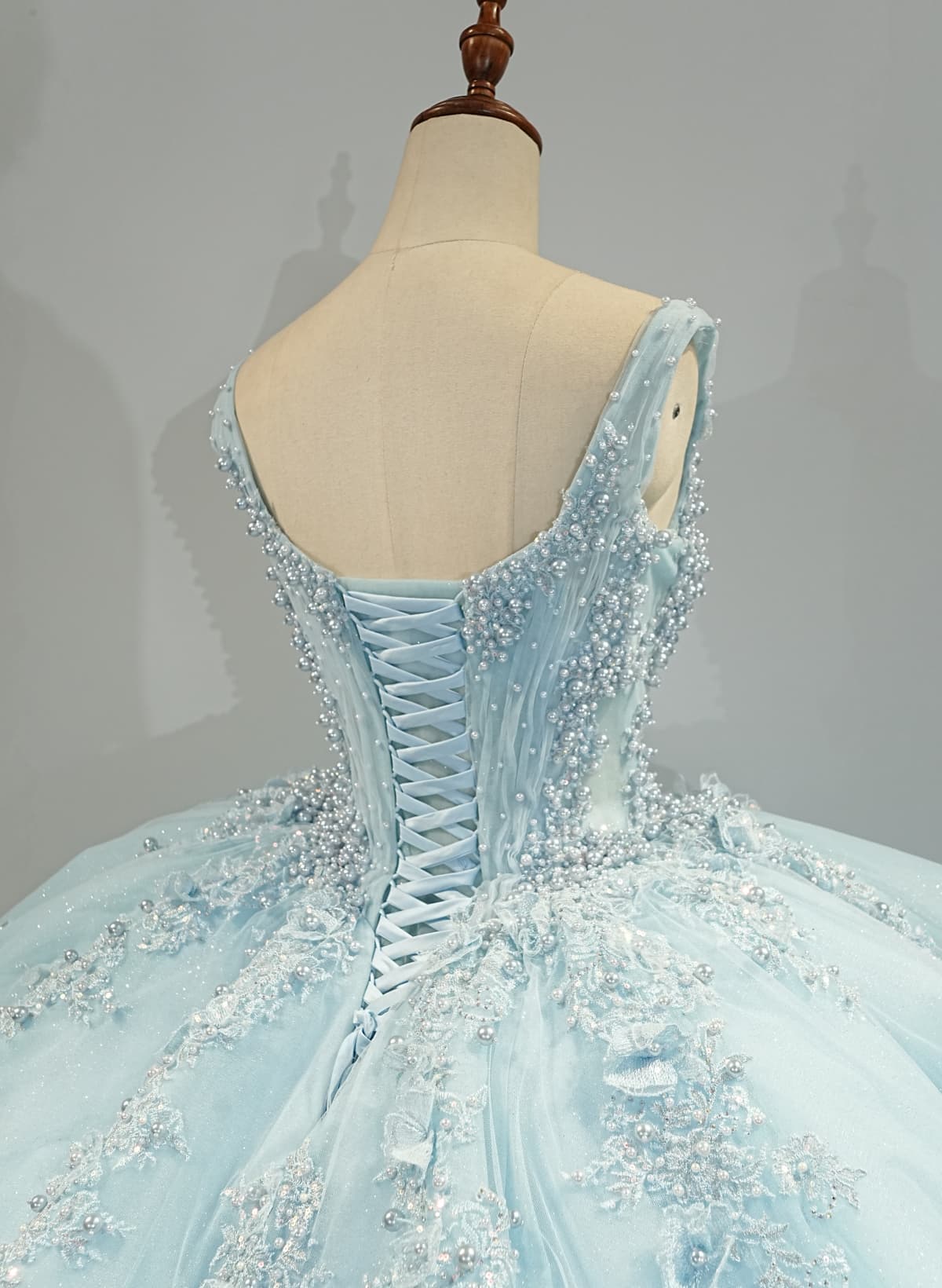 Ball-Gown Plunge Neck Sleeveless Chapel Train Tulle Prom Dress With Beading/Lace