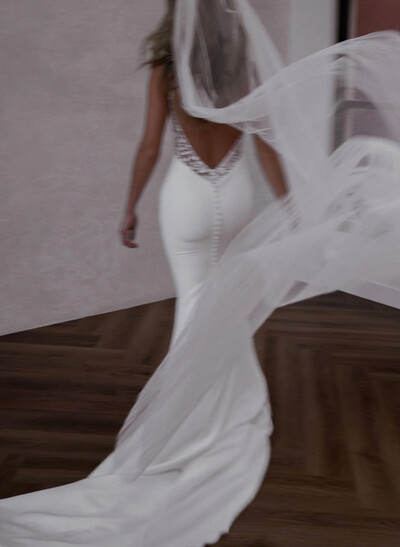 Elegant V-Neck Sleeveless Mermaid Court Train Elastic Satin Wedding Dresses With Lace/Flower(s)
