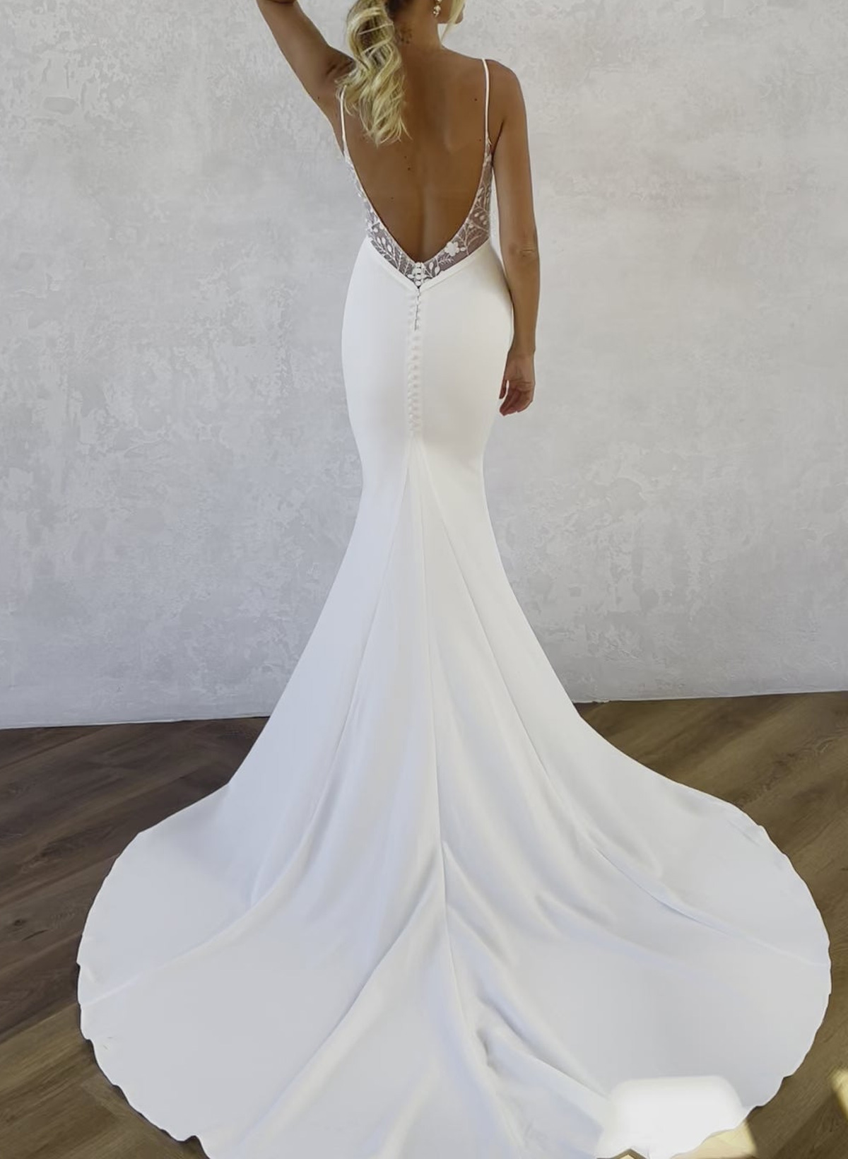 Elegant V-Neck Sleeveless Mermaid Court Train Elastic Satin Wedding Dresses With Lace/Flower(s)