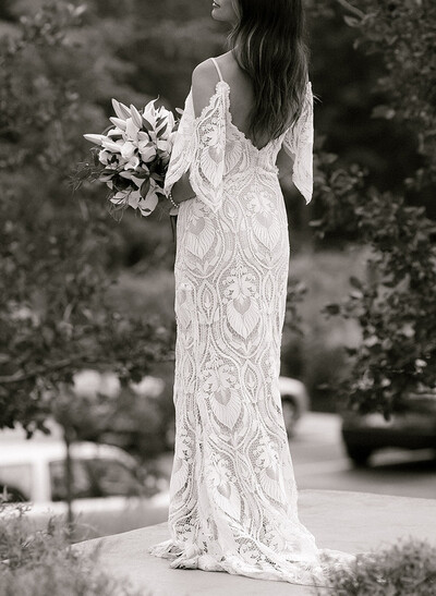 Elegant V-Neck Spaghetti Straps Sleeveless Sweep Train Lace Wedding Dresses