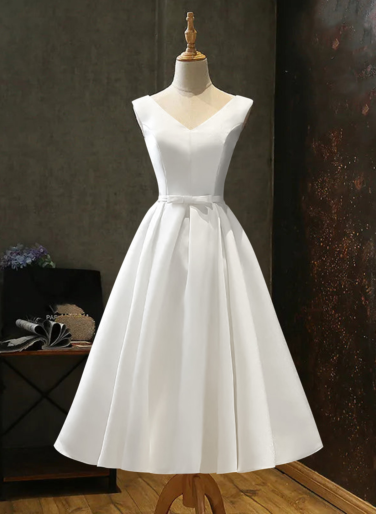 Elegant V-Neck Sleeveless A-Line Tea-Length Matte Satin Cocktail Dresses With Bow(s)