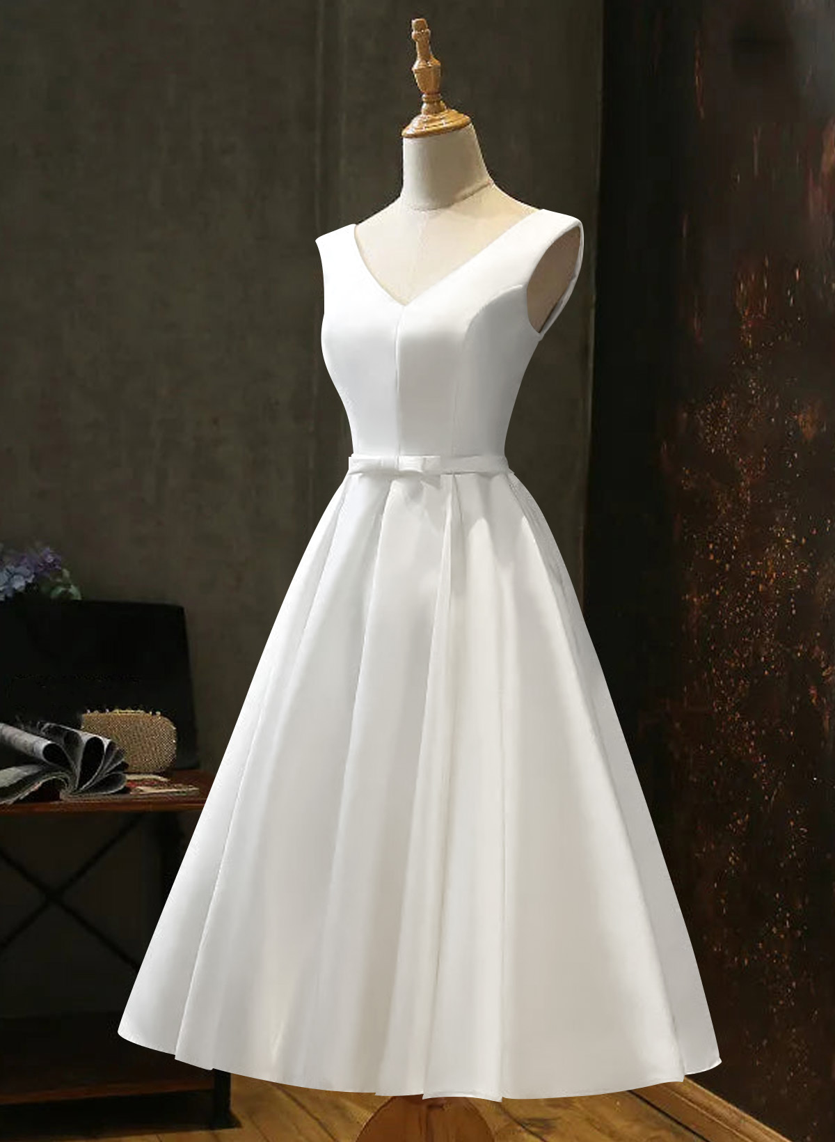 Elegant V-Neck Sleeveless A-Line Tea-Length Matte Satin Cocktail Dresses With Bow(s)