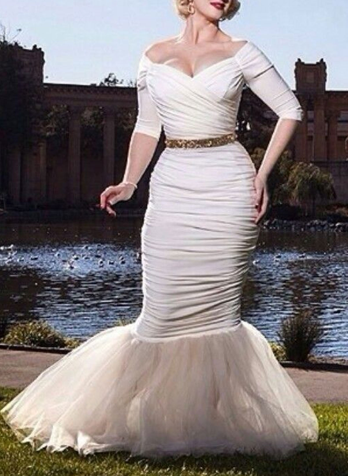 Elegant Off-The-Shoulder 1/2 Sleeves Mermaid Floor-Length Tulle Evening Dresses With Pleated