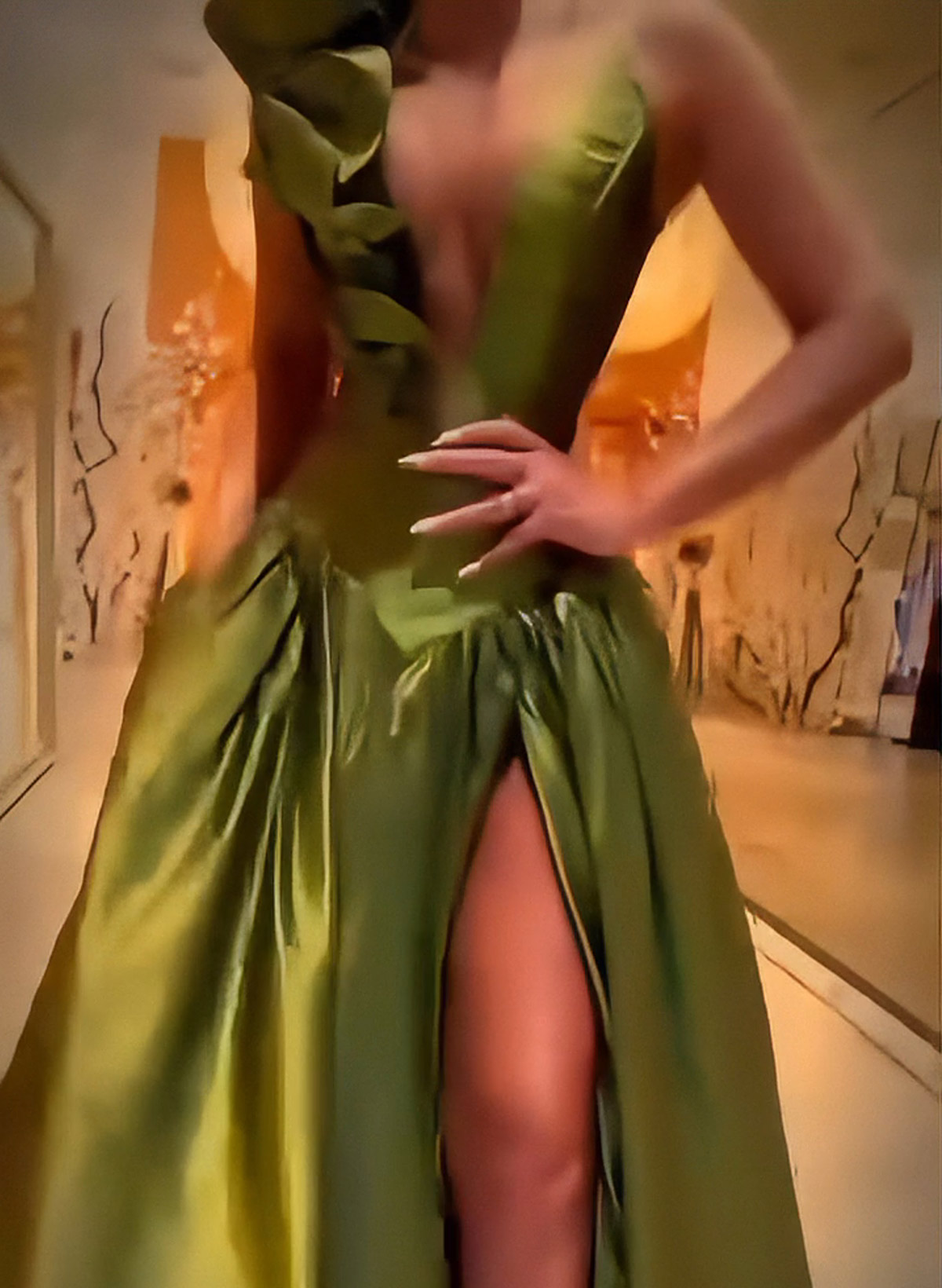 Elegant Plunge Neck Sleeveless A-Line Sweep Train Evening Dresses With Ruffle/Pockets/High Split