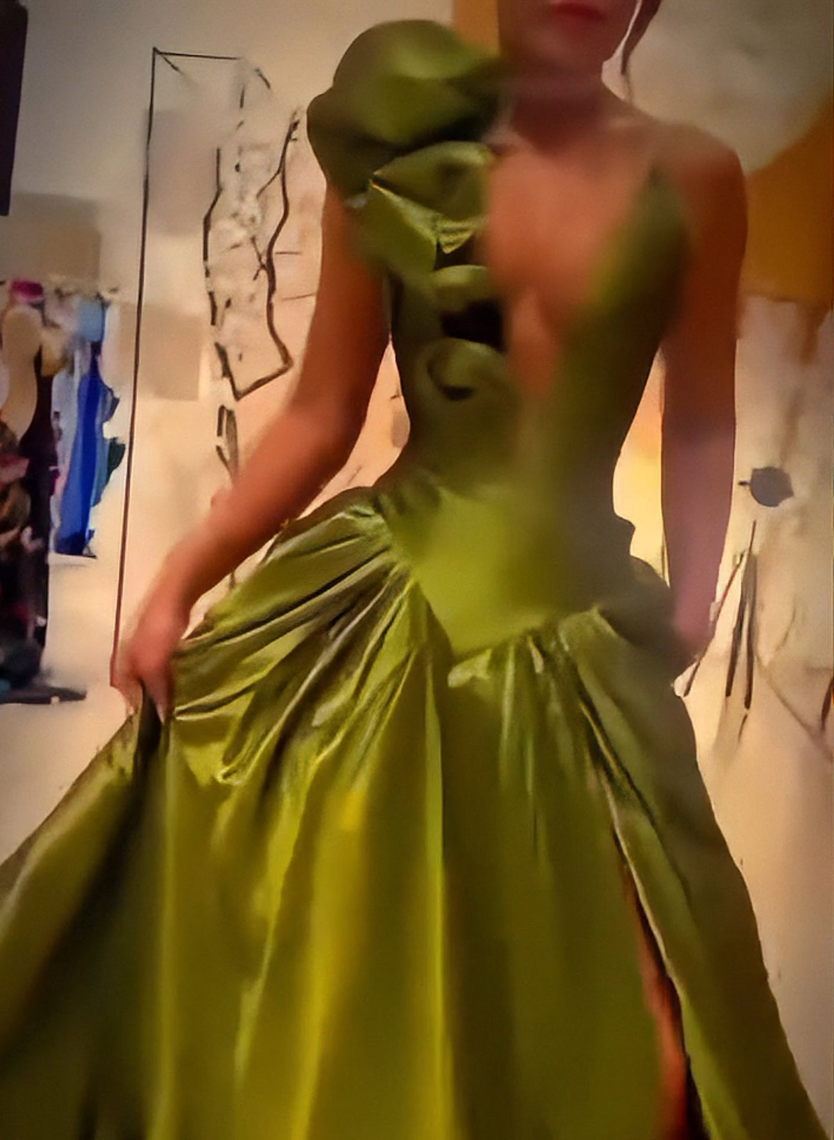 Elegant Plunge Neck Sleeveless A-Line Sweep Train Evening Dresses With Ruffle/Pockets/High Split