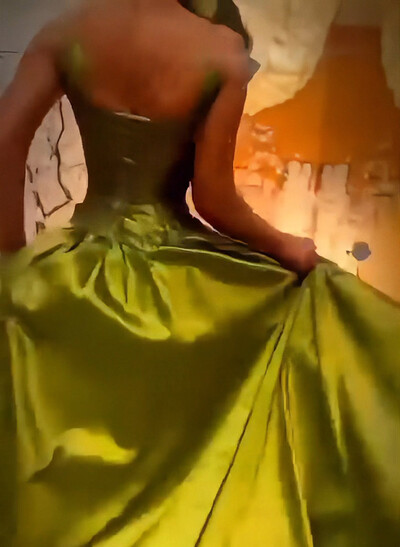 Elegant Plunge Neck Sleeveless A-Line Sweep Train Evening Dresses With Ruffle/Pockets/High Split