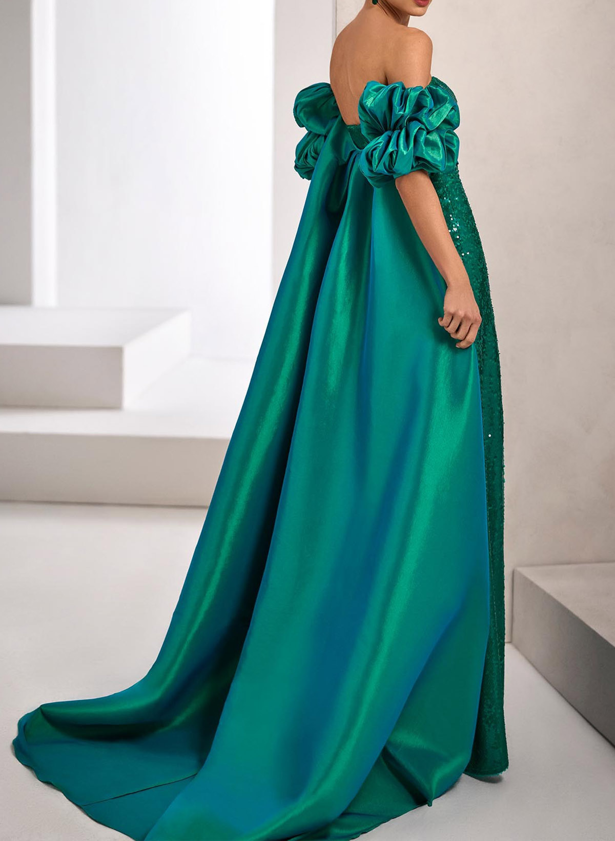 A-Line Sweetheart Detachable Sleeves Floor-Length Satin/Sequined Evening Dresses With Split Front/Sequins