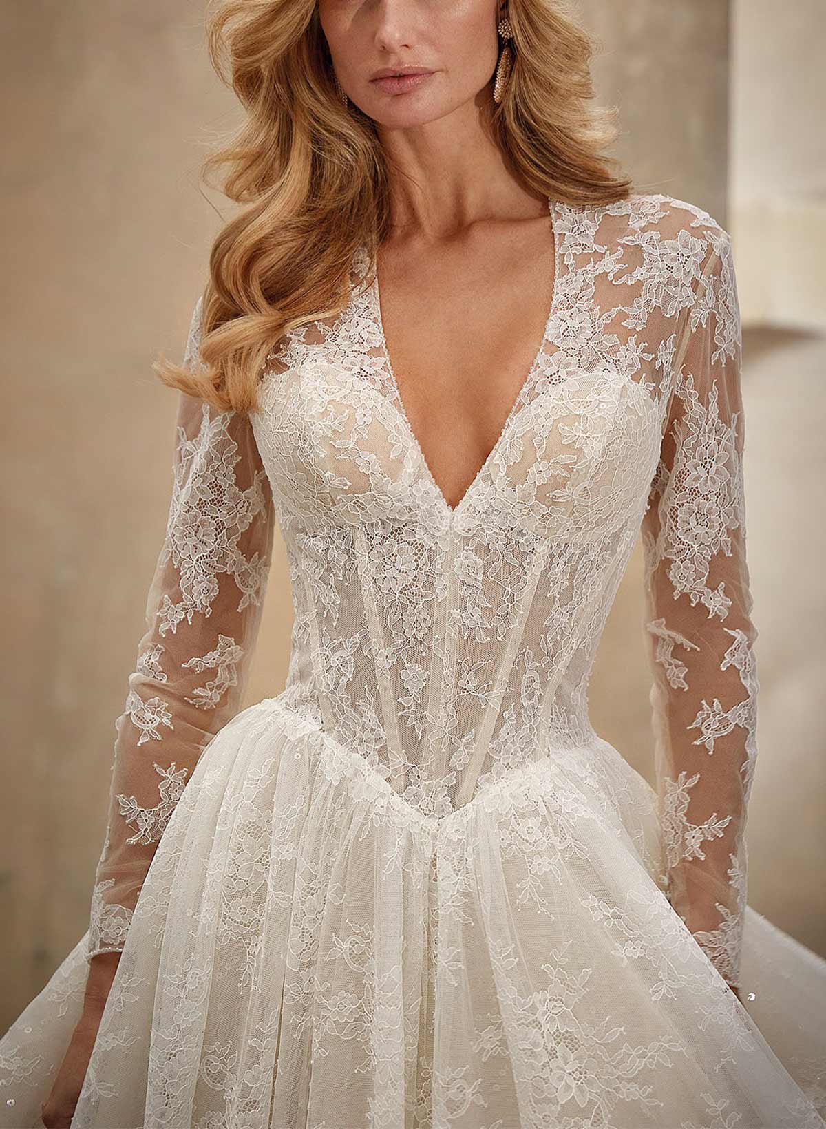 A-Line Plunge Neck Long Sleeves Court Train Wedding Dresses With Appliques Lace
