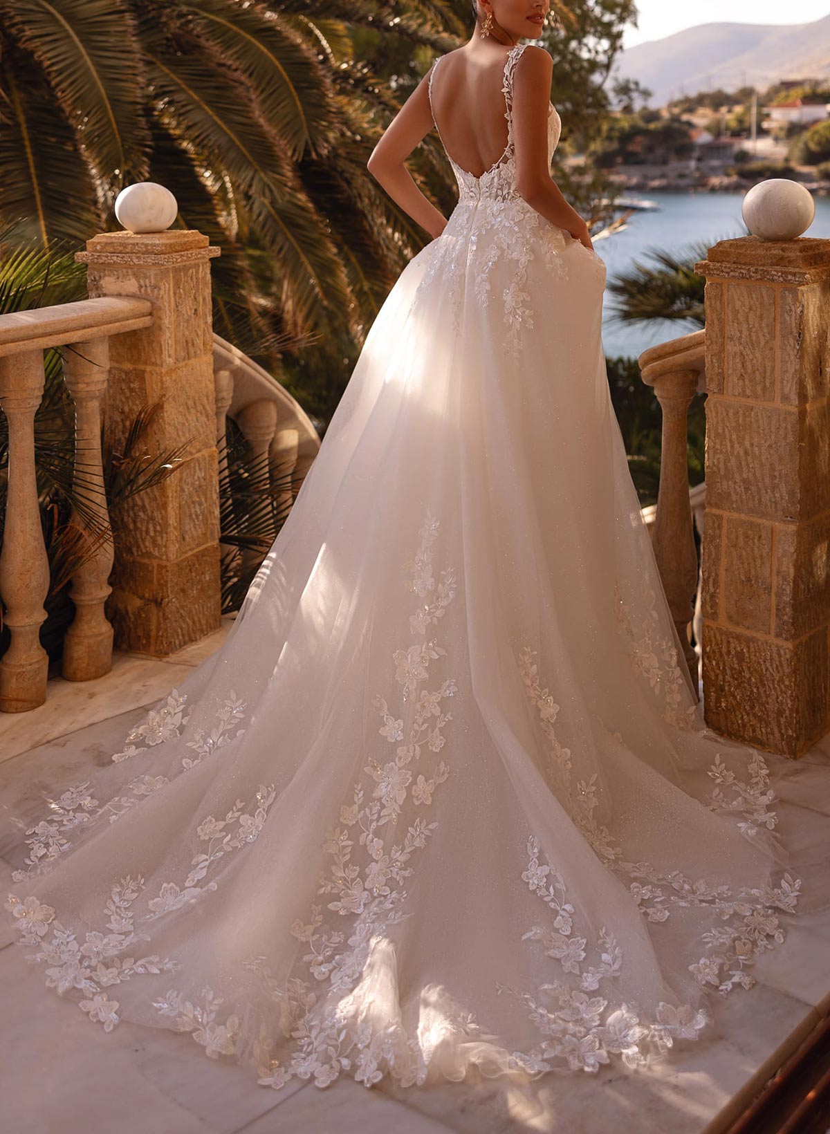 A-Line Plunge Neck Sleeveless Court Train Wedding Dresses With Appliques Lace