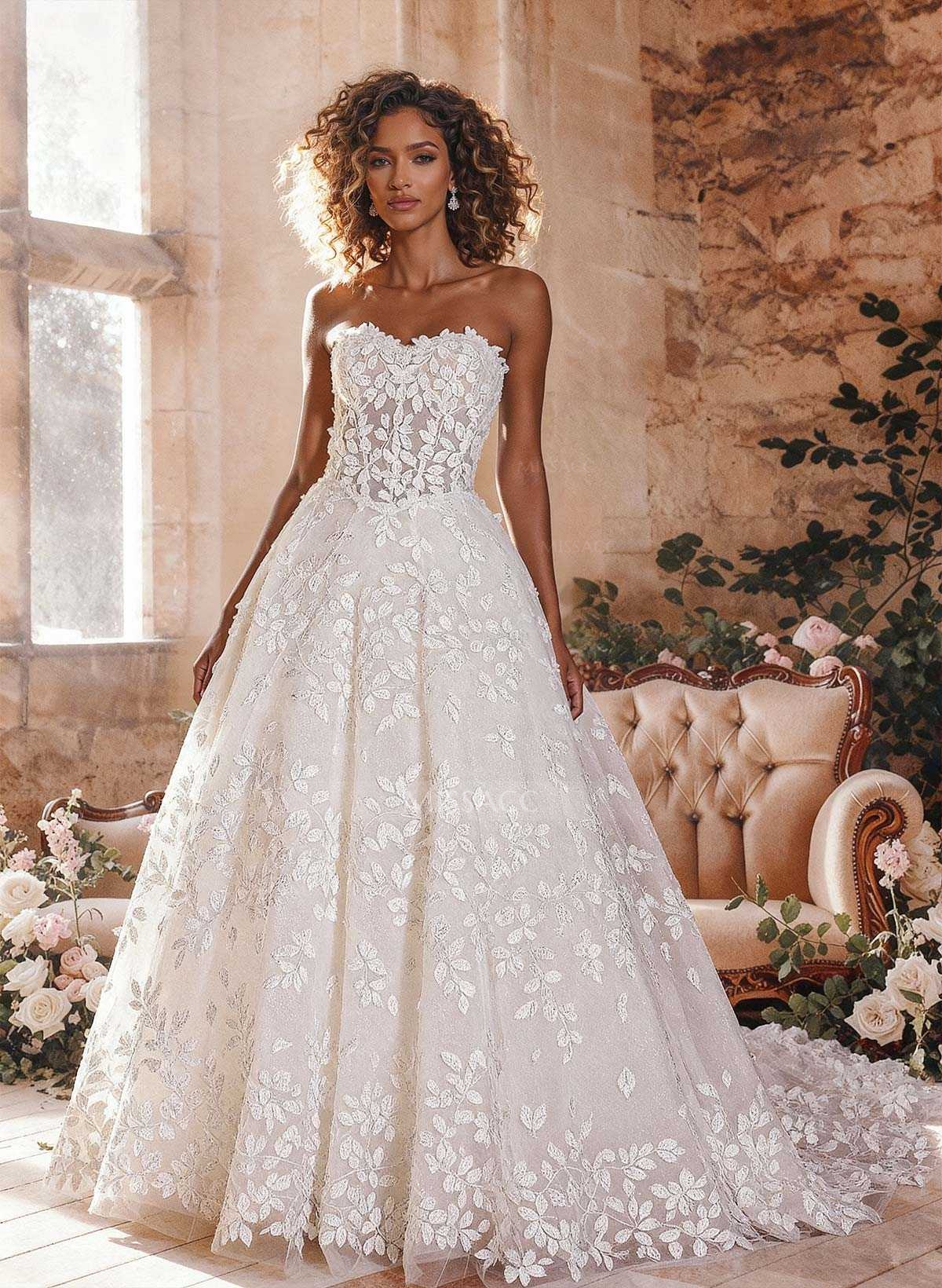 Ball-Gown Sweetheart Sleeveless Court Train Wedding Dresses With Appliques Lace