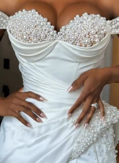 Elegant Off-The-Shoulder/Sweetheart Mermaid Sweep Train Matte Satin Wedding Dresses With Beading/High Split