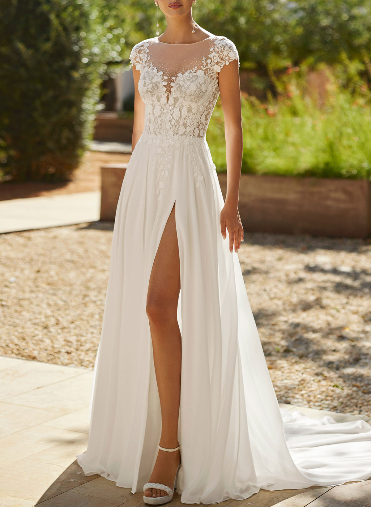Elegant Illusion Neck Short Sleeves Sweep A-Line Train Chiffon Wedding Dresses With Appliques Lace/High Split