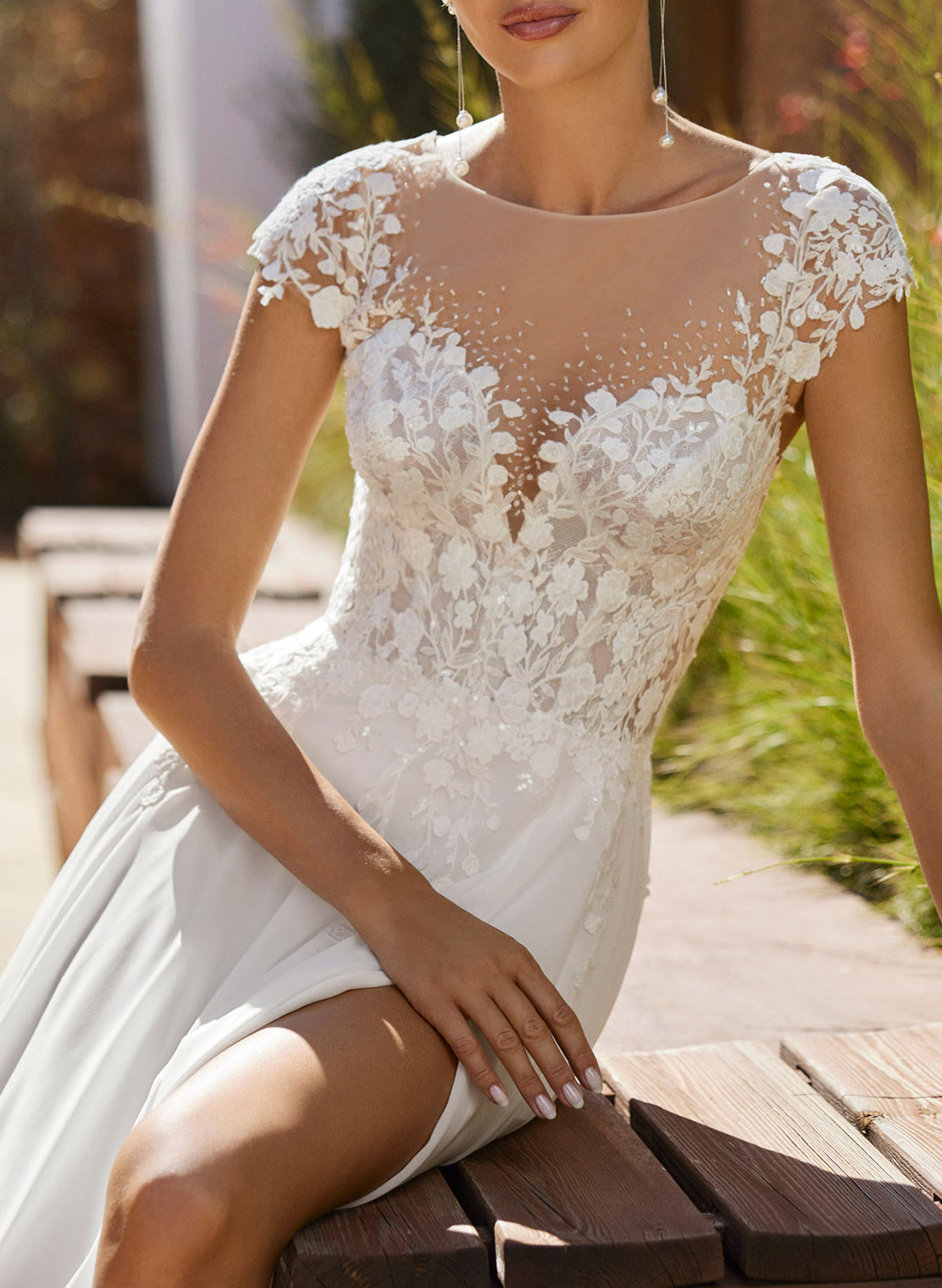 Elegant Illusion Neck Short Sleeves Sweep A-Line Train Chiffon Wedding Dresses With Appliques Lace/High Split