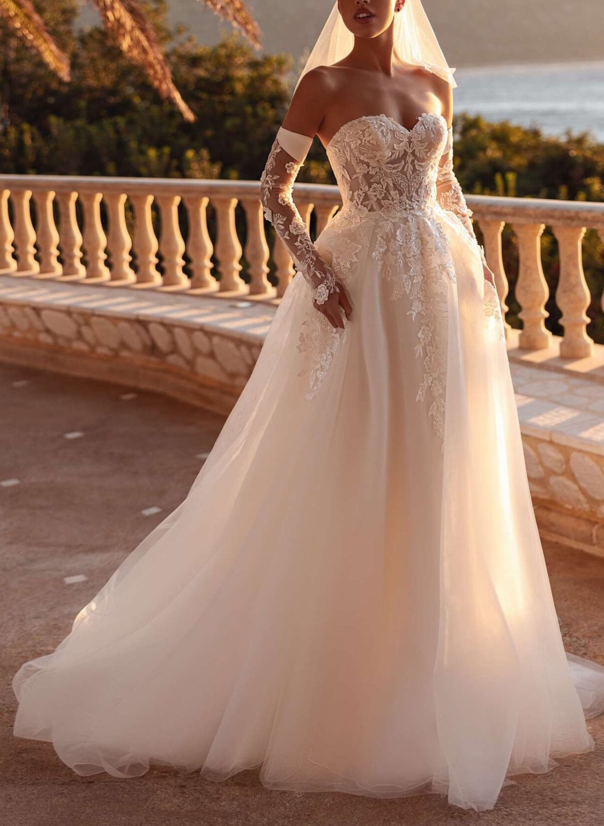 A-Line Sweetheart Sleeveless Court Train Satin Wedding Dresses With Appliques Lace Flower(s)