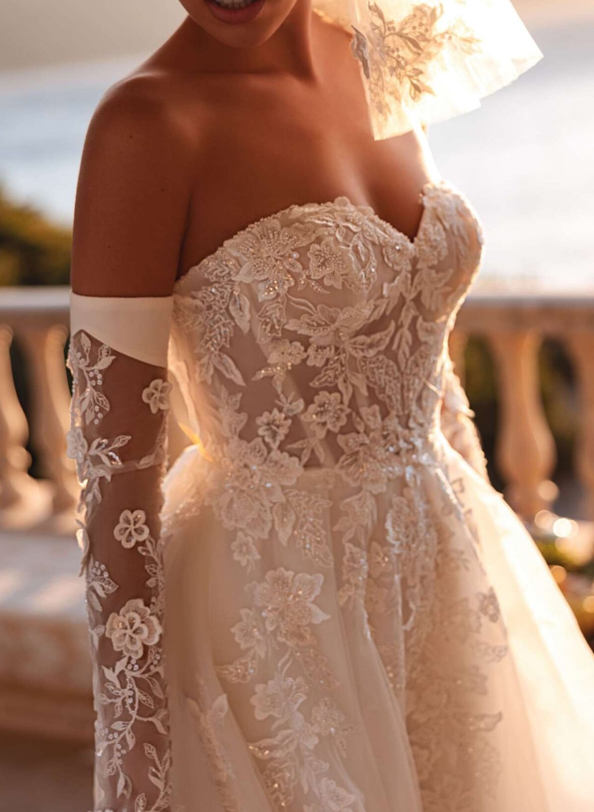 A-Line Sweetheart Sleeveless Court Train Satin Wedding Dresses With Appliques Lace Flower(s)