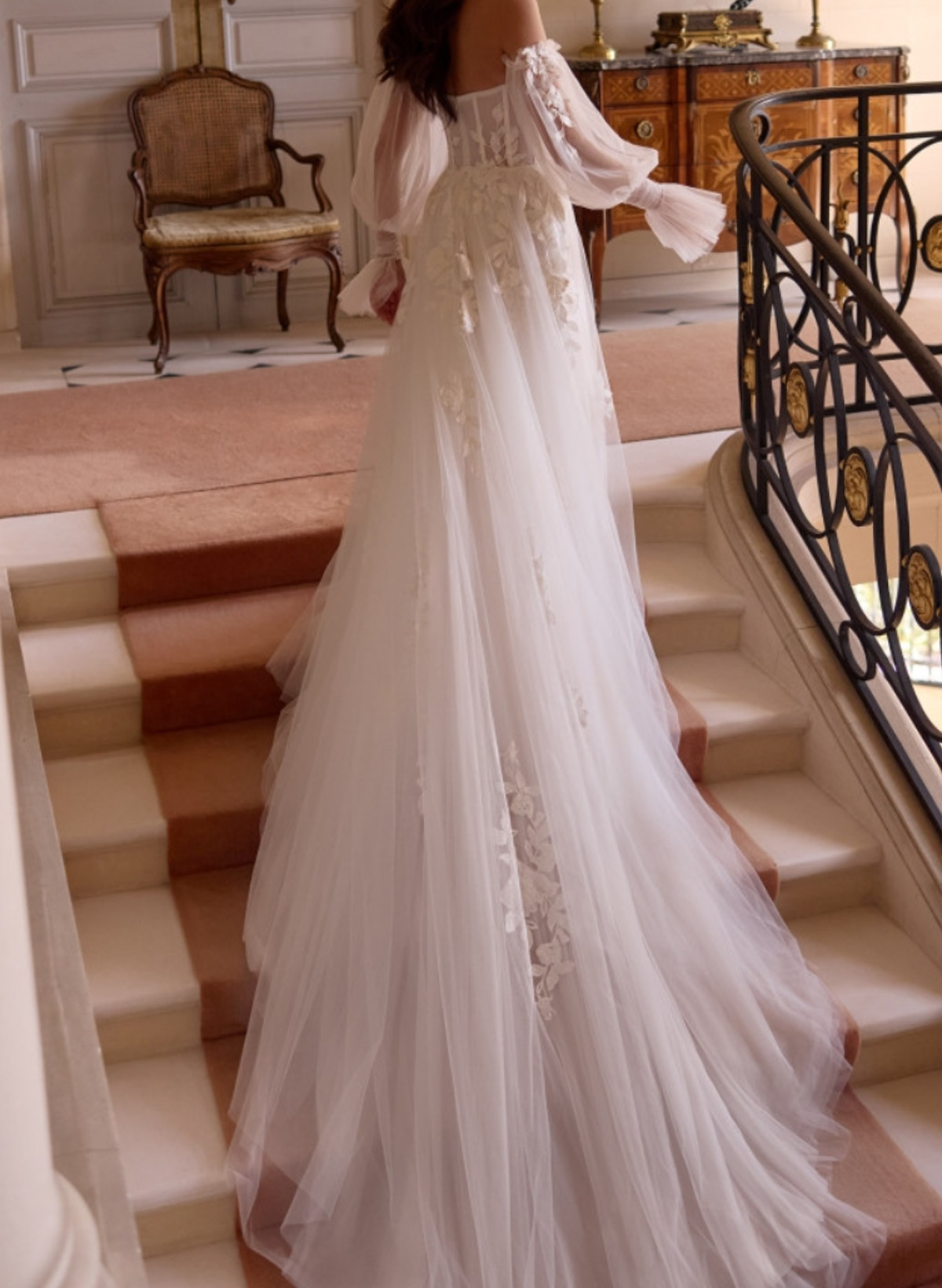 A-Line Sweetheart Long Sleeves Chapel Train Chiffon Tulle Wedding Dresses With Appliques Lace High Split Bubble Hem