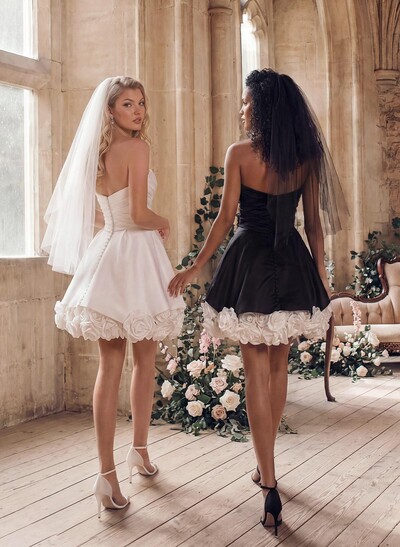 A-Line Strapless Sleeveless Detachable Satin Wedding Dresses With Pleated/Flower(s)