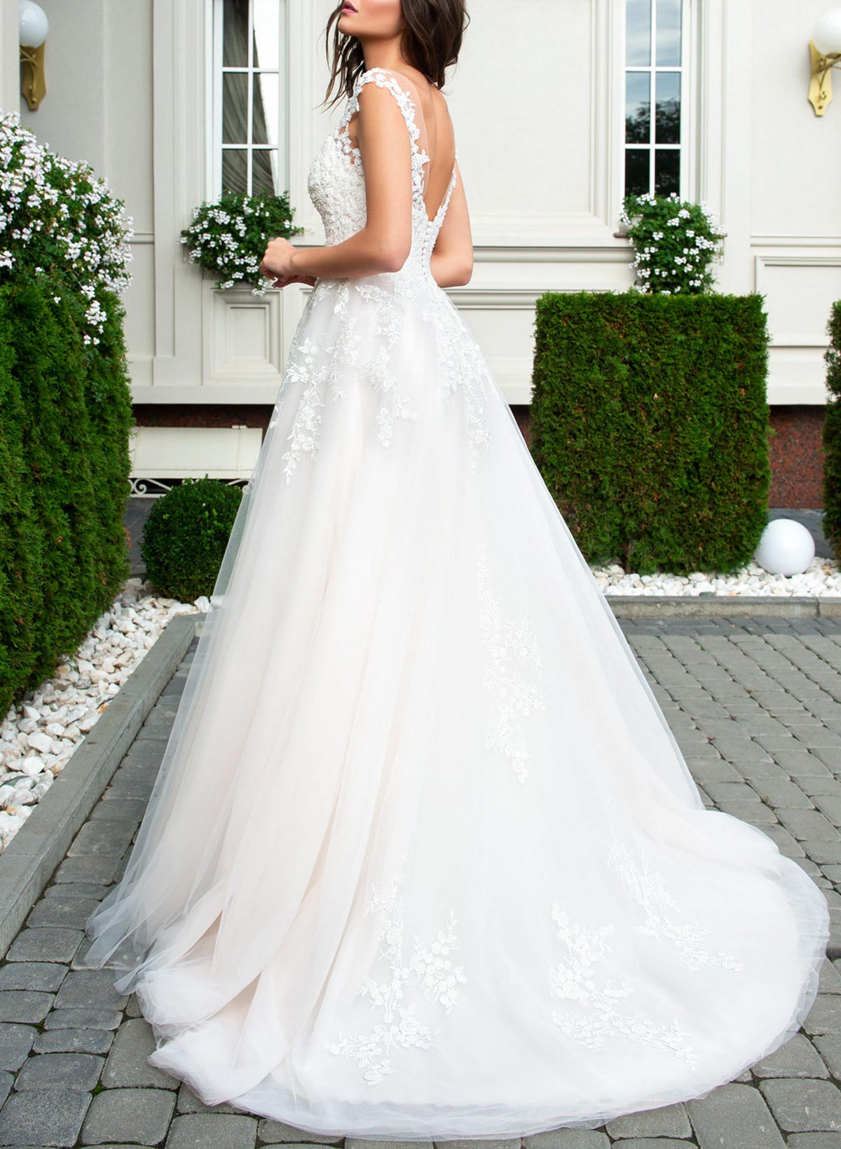 Elegant Illusion Neck Sleeveless A-Line Sweep Train Lace/Tulle Wedding Dresses