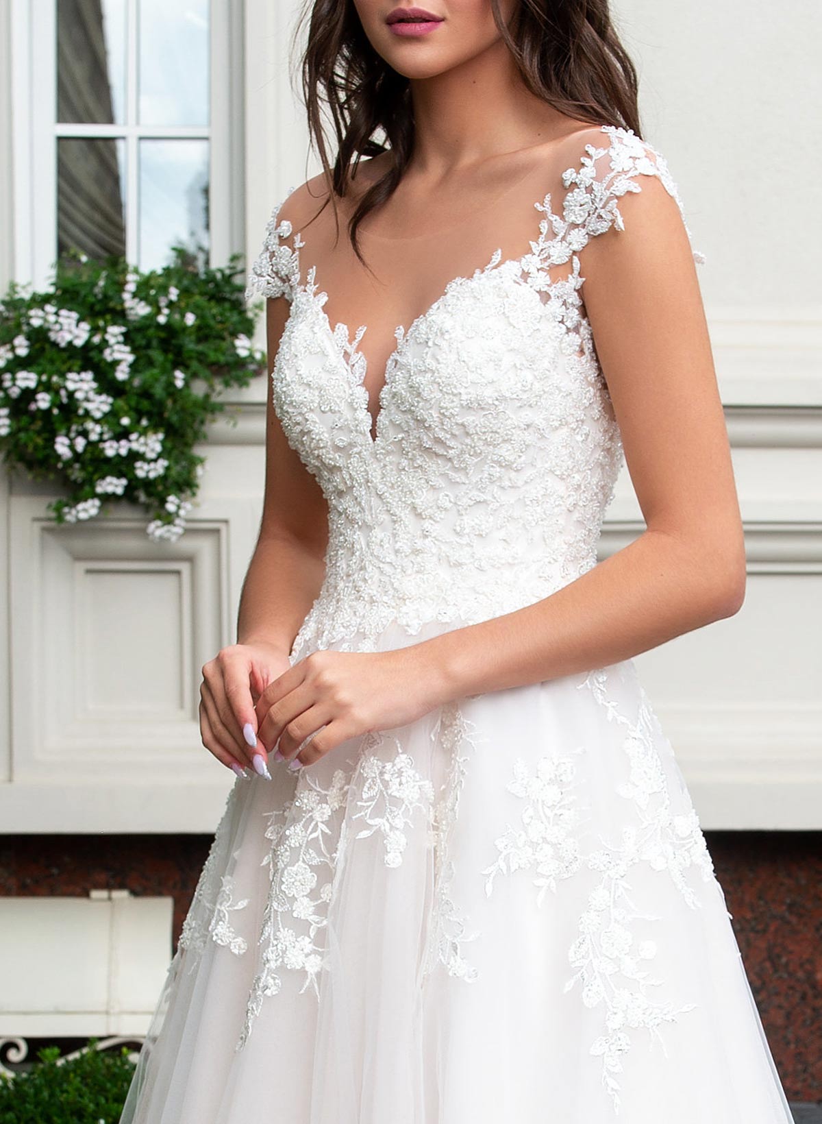 Elegant Illusion Neck Sleeveless A-Line Sweep Train Lace/Tulle Wedding Dresses