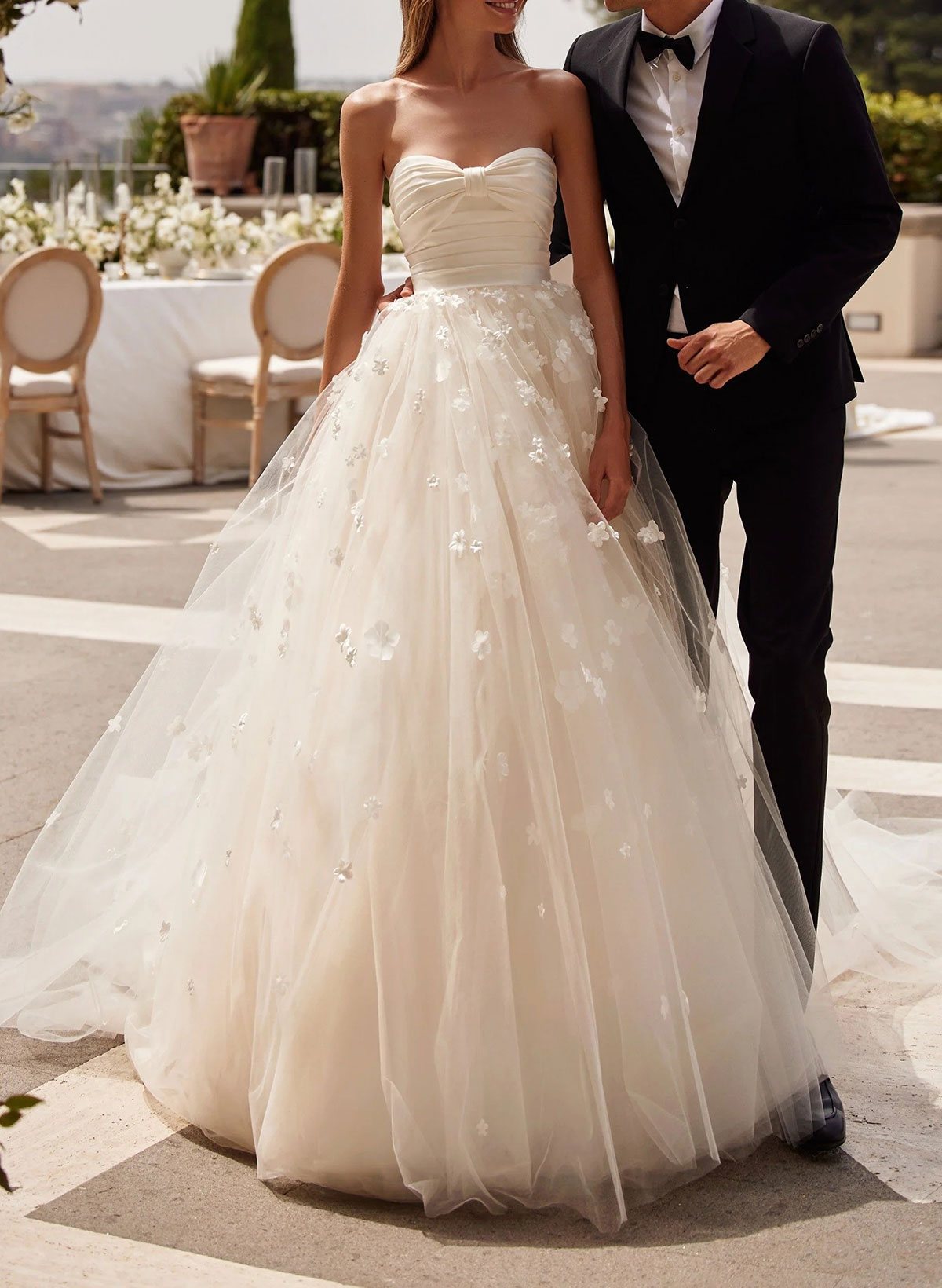 Ball-Gown Sweetheart Sleeveless Court Train Satin/Tulle Wedding Dresses With Appliques Lace