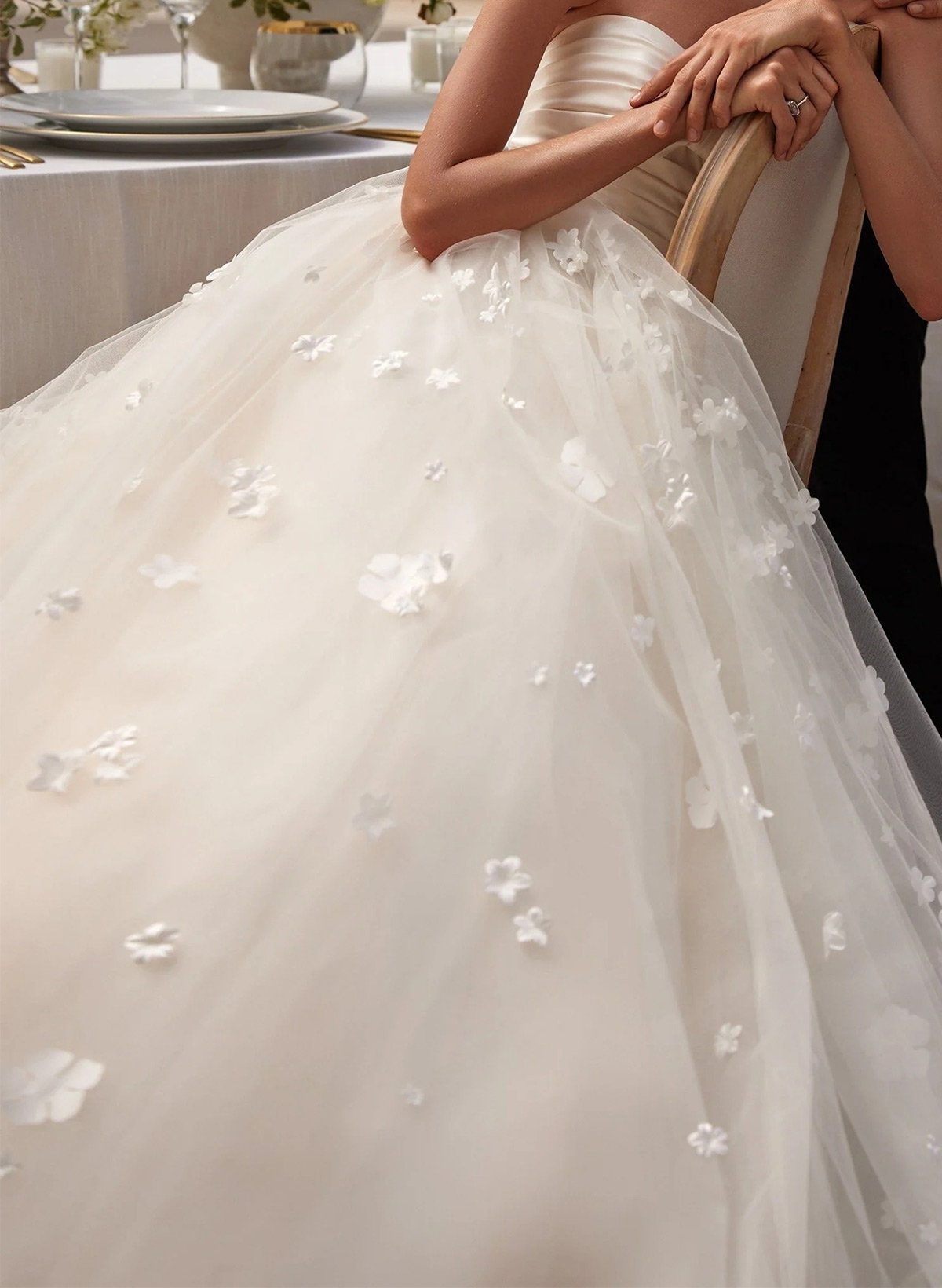 Ball-Gown Sweetheart Sleeveless Court Train Satin/Tulle Wedding Dresses With Appliques Lace