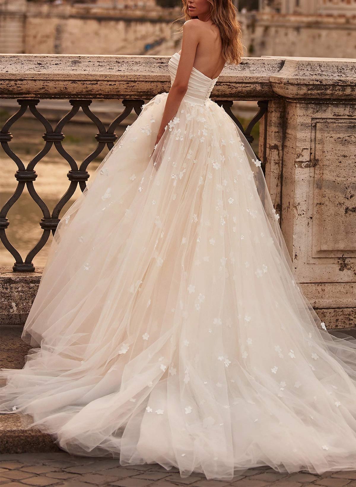 Ball-Gown Sweetheart Sleeveless Court Train Satin/Tulle Wedding Dresses With Appliques Lace