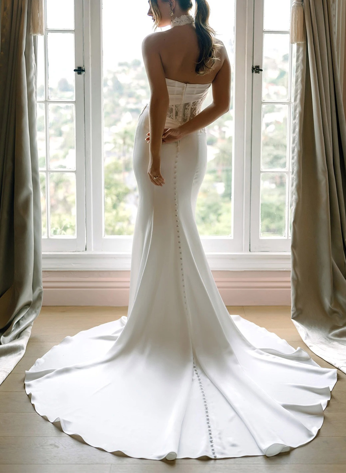 Trumpet/Mermaid Sweetheart Court Train Crepe Satin Wedding DressesE With High Split