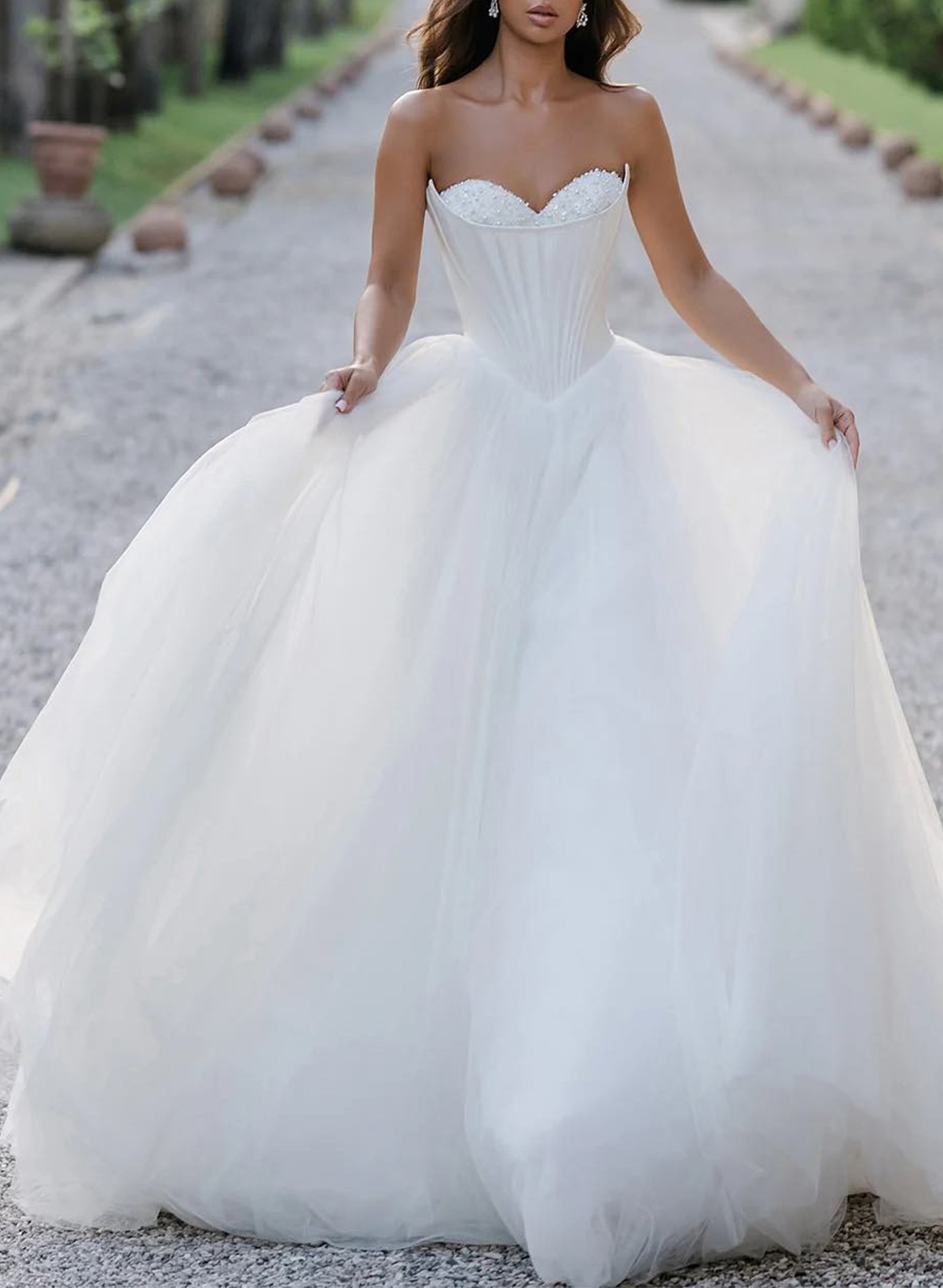 Ball-Gown Sweetheart Sleeveless Court Train Wedding Dresses With Beading