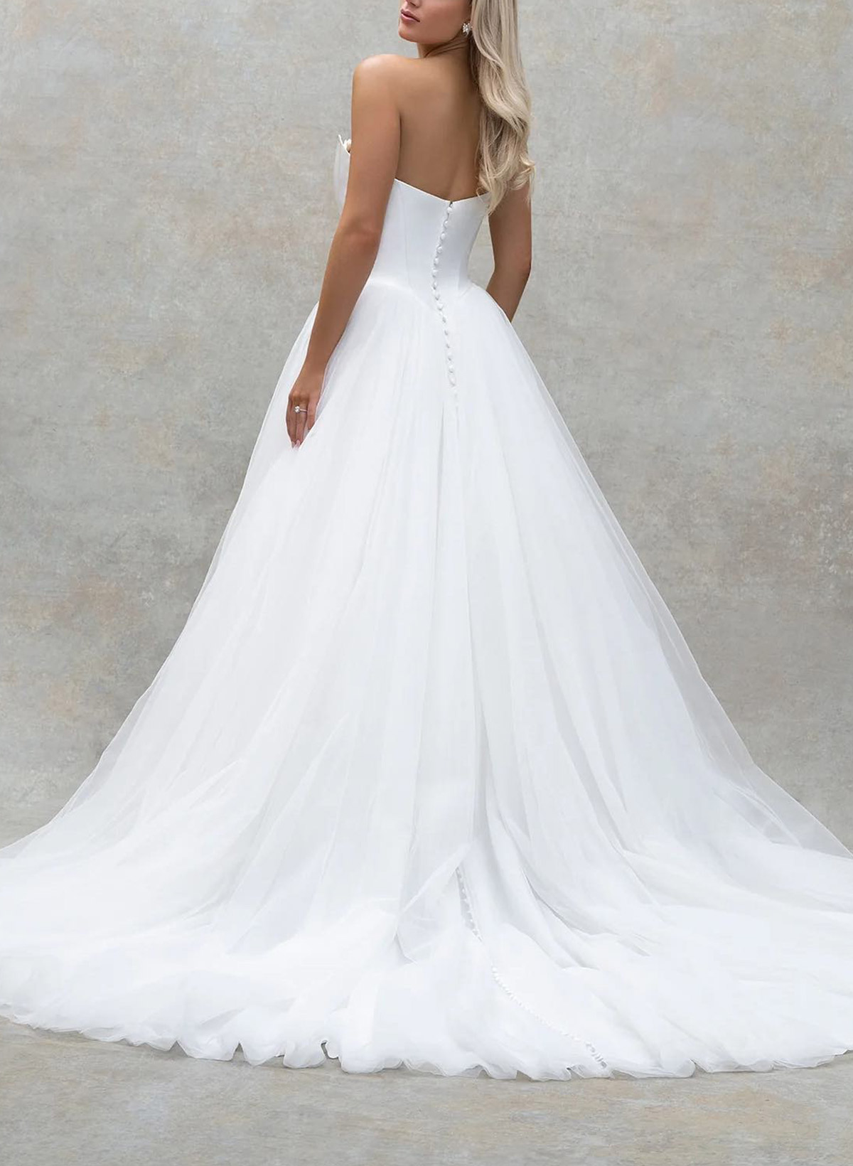 Ball-Gown Sweetheart Sleeveless Court Train Wedding Dresses With Beading