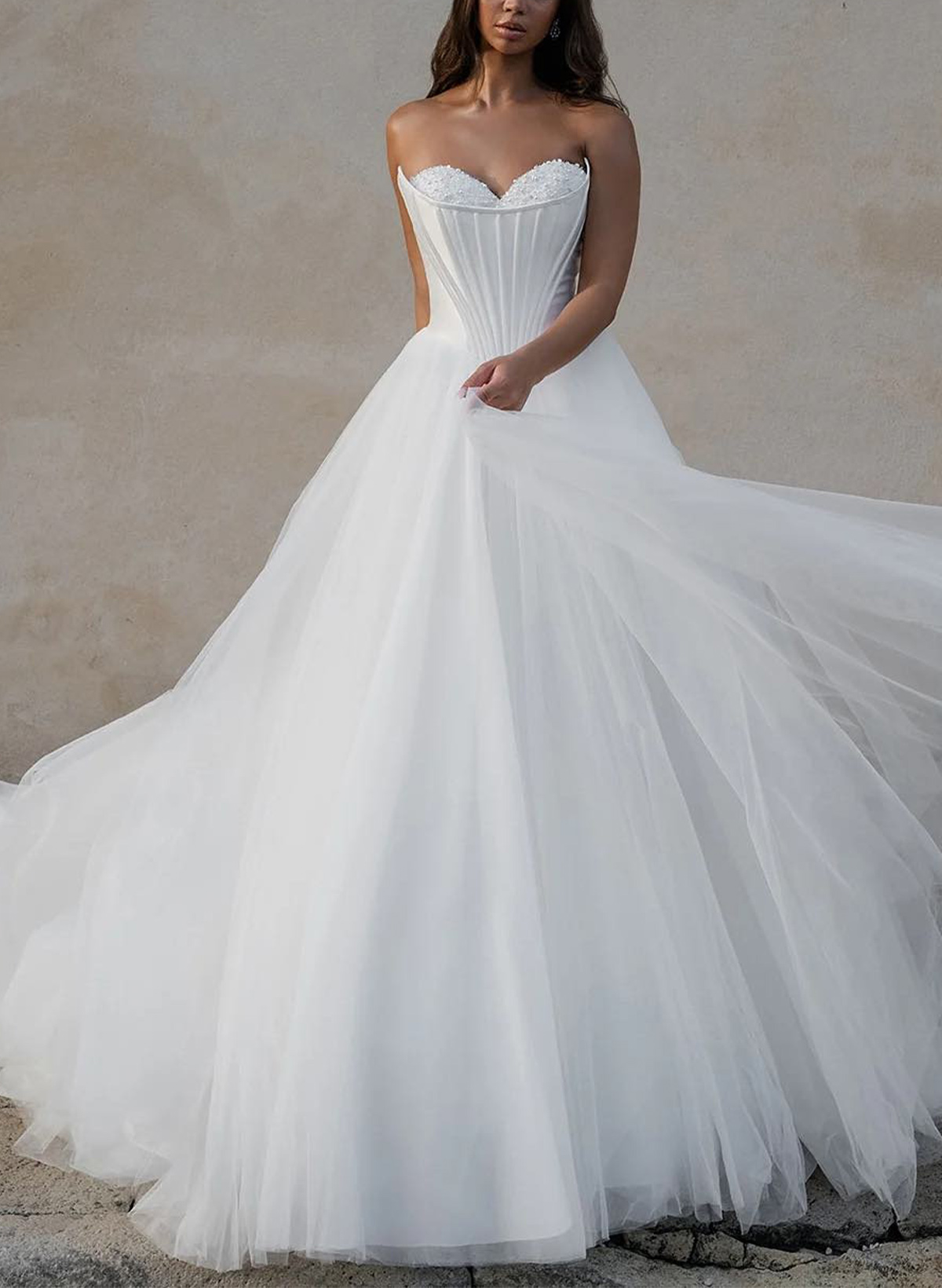 Ball-Gown Sweetheart Sleeveless Court Train Wedding Dresses With Beading