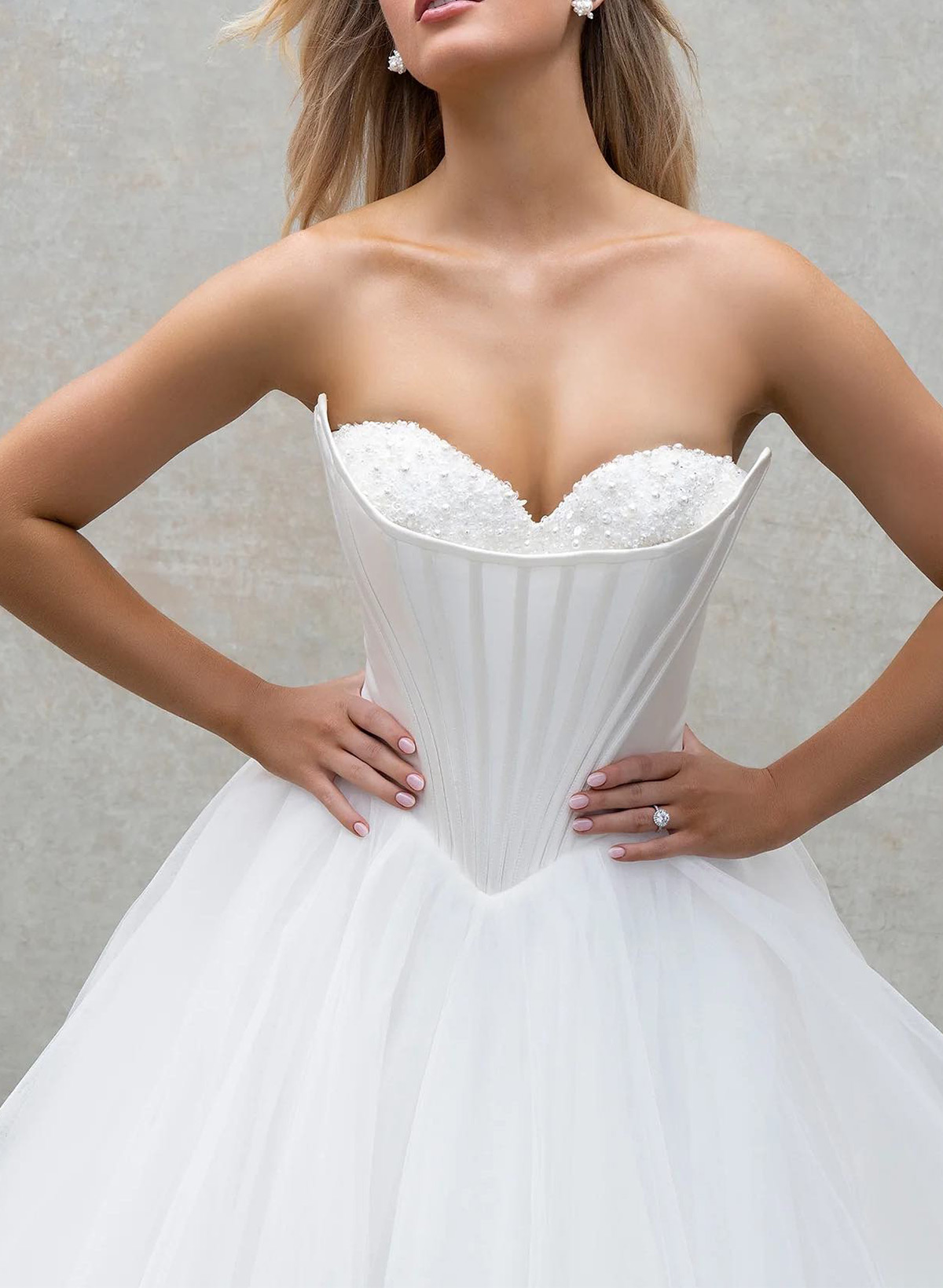 Ball-Gown Sweetheart Sleeveless Court Train Wedding Dresses With Beading