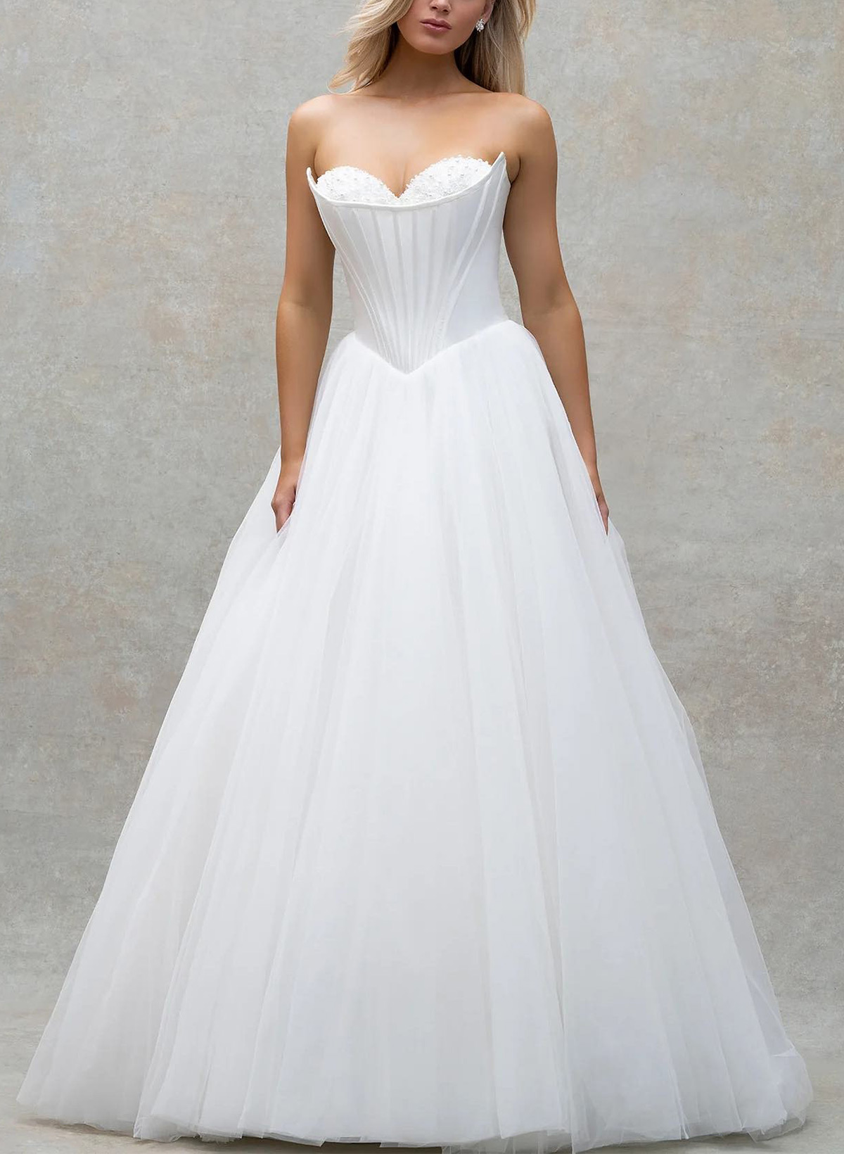 Ball-Gown Sweetheart Sleeveless Court Train Wedding Dresses With Beading