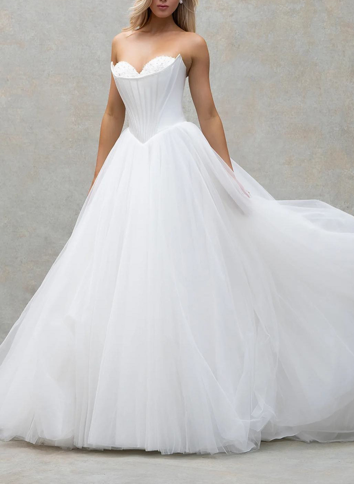 Ball-Gown Sweetheart Sleeveless Court Train Wedding Dresses With Beading