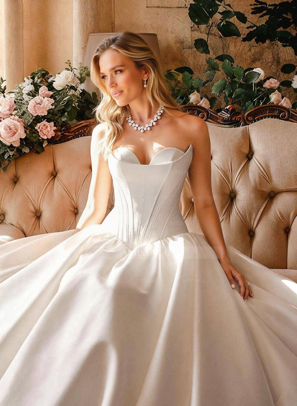 Ball-Gown Sweetheart Sleeveless Court Train Wedding Dresses