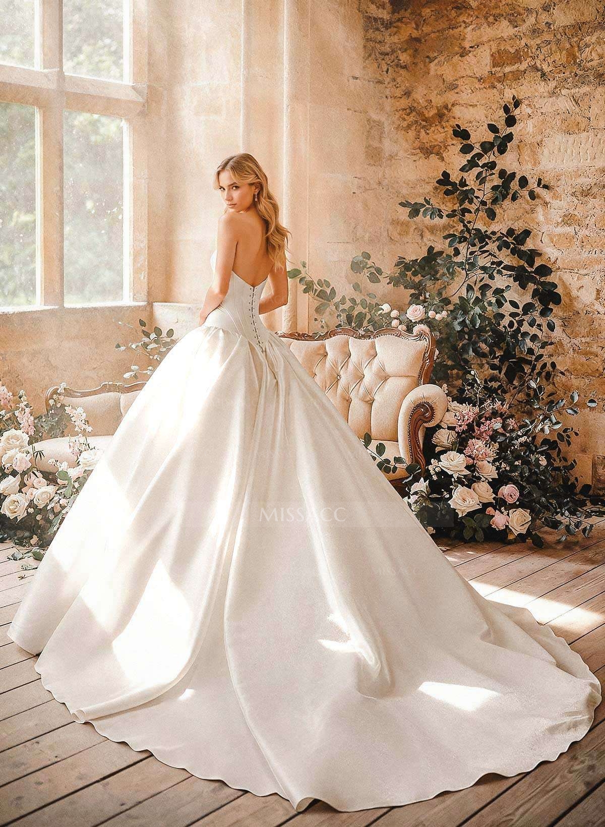 Ball-Gown Sweetheart Sleeveless Court Train Wedding Dresses