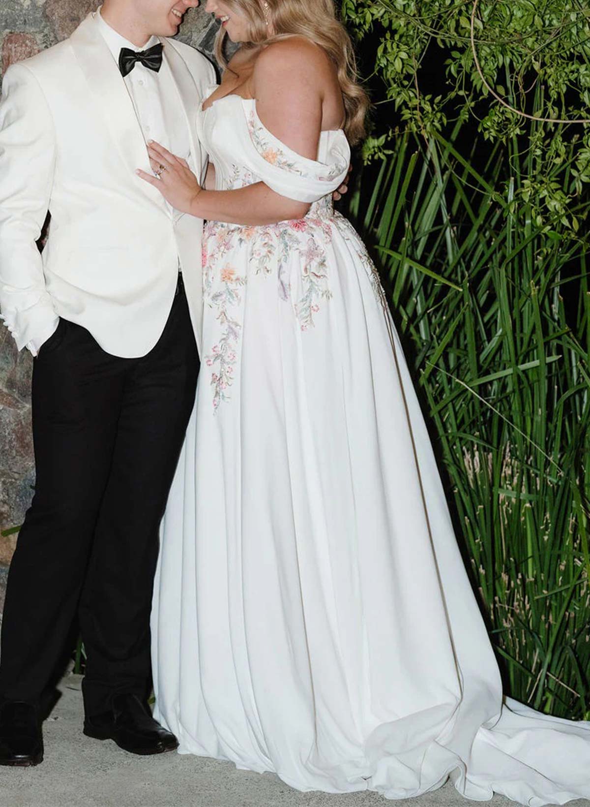 A-Line Off-The-Shoulder Cape Sleeves Court Train Satin/Stretch Chiffon Wedding Dresses With Split Front/Appliques Lace