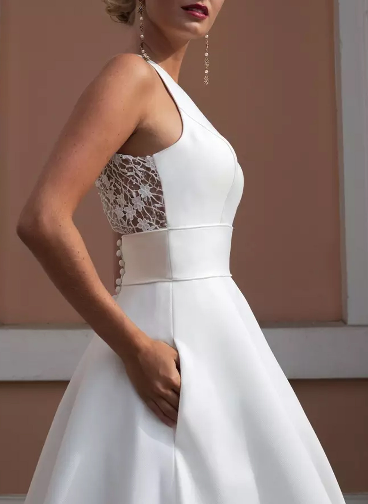 Elegant Halter Sleeveless A-Line Tea-Length Lace/Satin Wedding Dresses With Pockets/Back Hole
