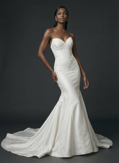 Trumpet/Mermaid Sweetheart Sleeveless Court Train Satin Wedding Dresses With Appliques Lace